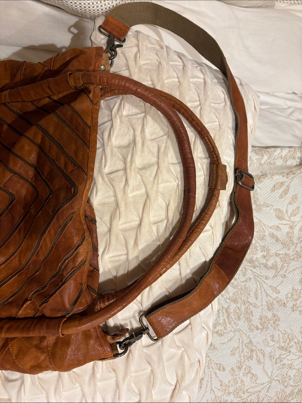 Stylish Brown Leather Women’s Shoulder Bag - Picture 3 of 6